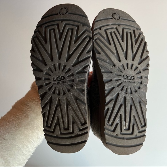 UGG Gray Knit Boots - Picture 6 of 7